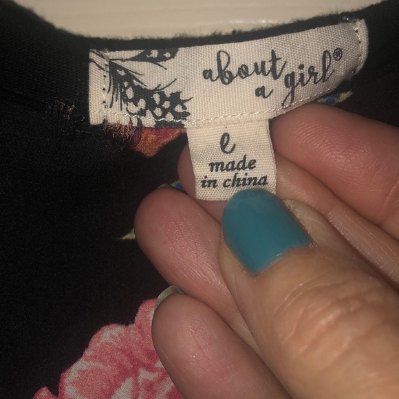 About a Girl Black body suit w/ floral - flaw - Picture 2 of 7